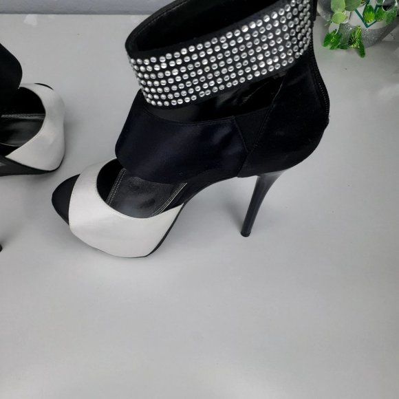 - Platform heels - Picture 5 of 12